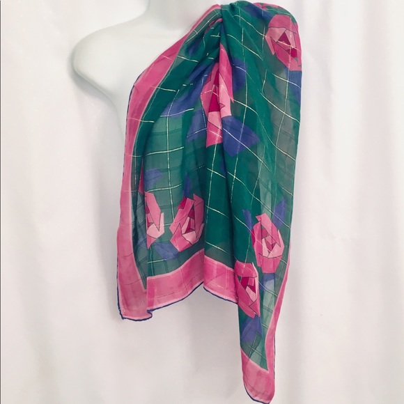 ❄️ Vintage Pink Green & Blue Rose Print Scarf - Picture 6 of 8
